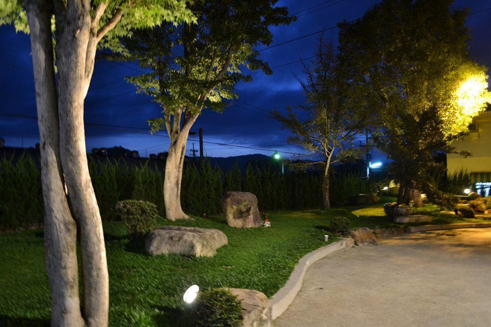 Bed and Breakfast 山久蒔x勺光 Юйчи Экстерьер фото